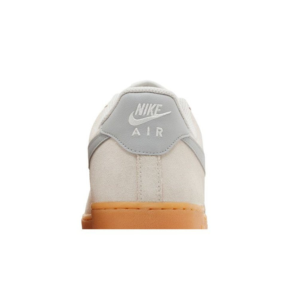 Nike Air Force 1 '07 LV8 'Gum Pack - Phantom Light Smoke' – detail materiálu | Purekickz