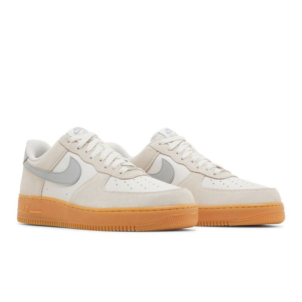 Nike Air Force 1 '07 LV8 'Gum Pack - Phantom Light Smoke' – lifestyle foto | Purekickz