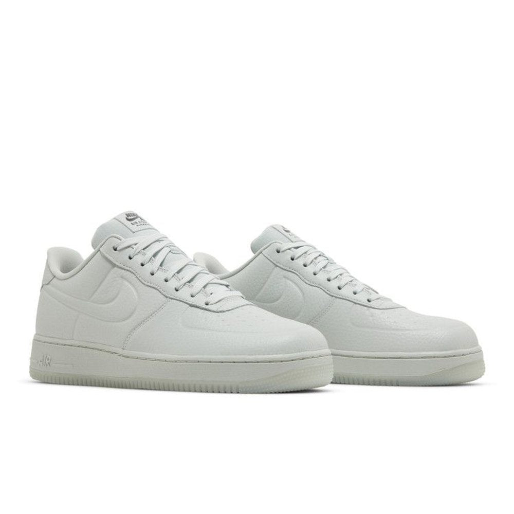 Nike Air Force 1 '07 Pro-Tech Light Silver – lifestyle foto | Purekickz