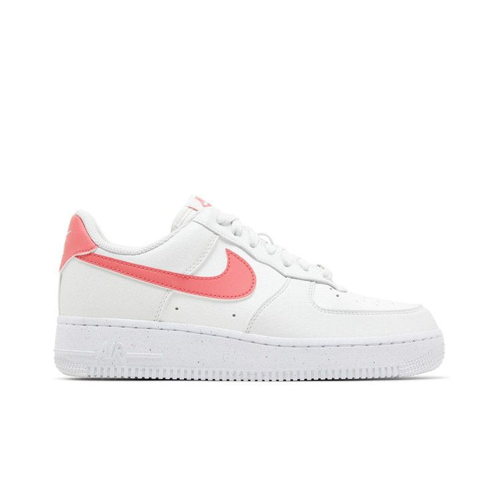 Nike Air Force 1 '07 SE Next Nature White Sea Coral – boční pohled | Purekickz