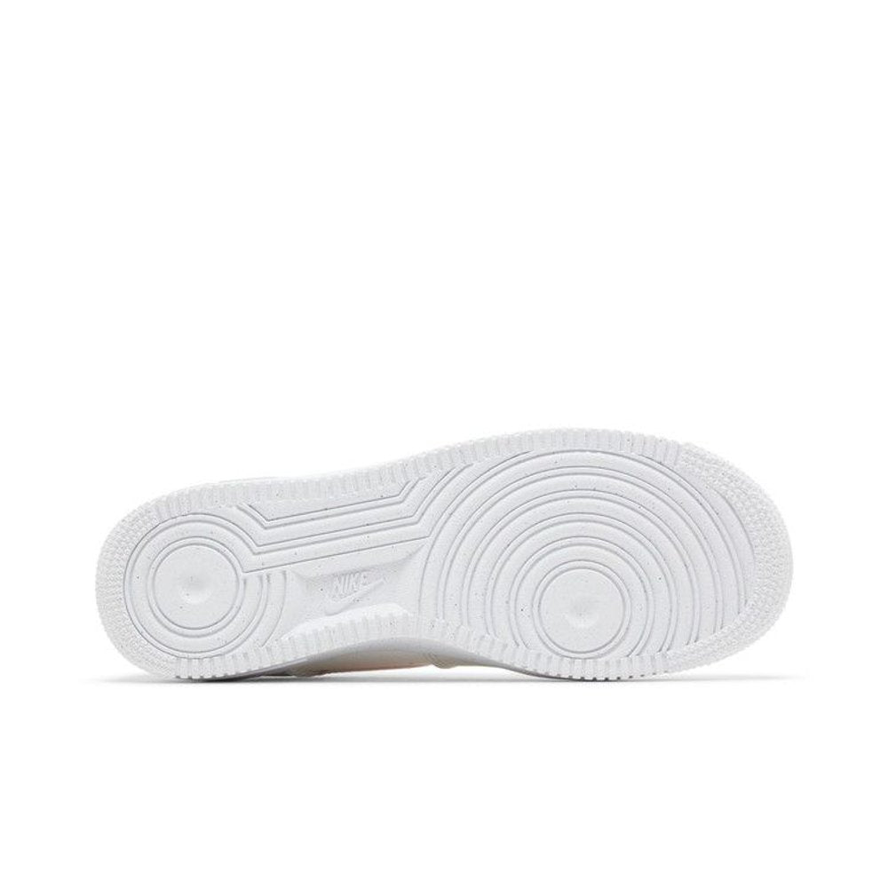 Nike Air Force 1 '07 SE Next Nature White Sea Coral – zadní pohled | Purekickz