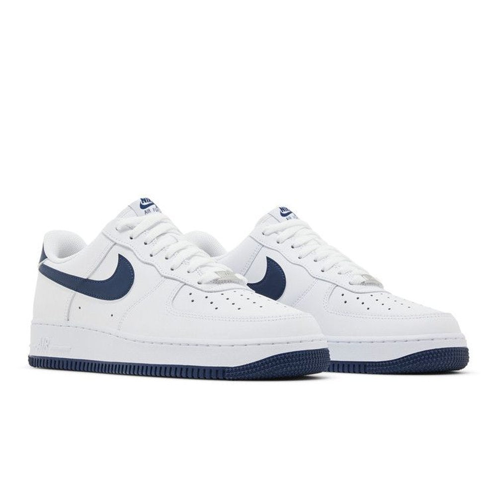 Nike Air Force 1 '07 White Midnight Navy (2024) – lifestyle foto | Purekickz