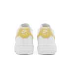 Nike Air Force 1 '07 White Saturn Gold White White (W) – podrážka | Purekickz