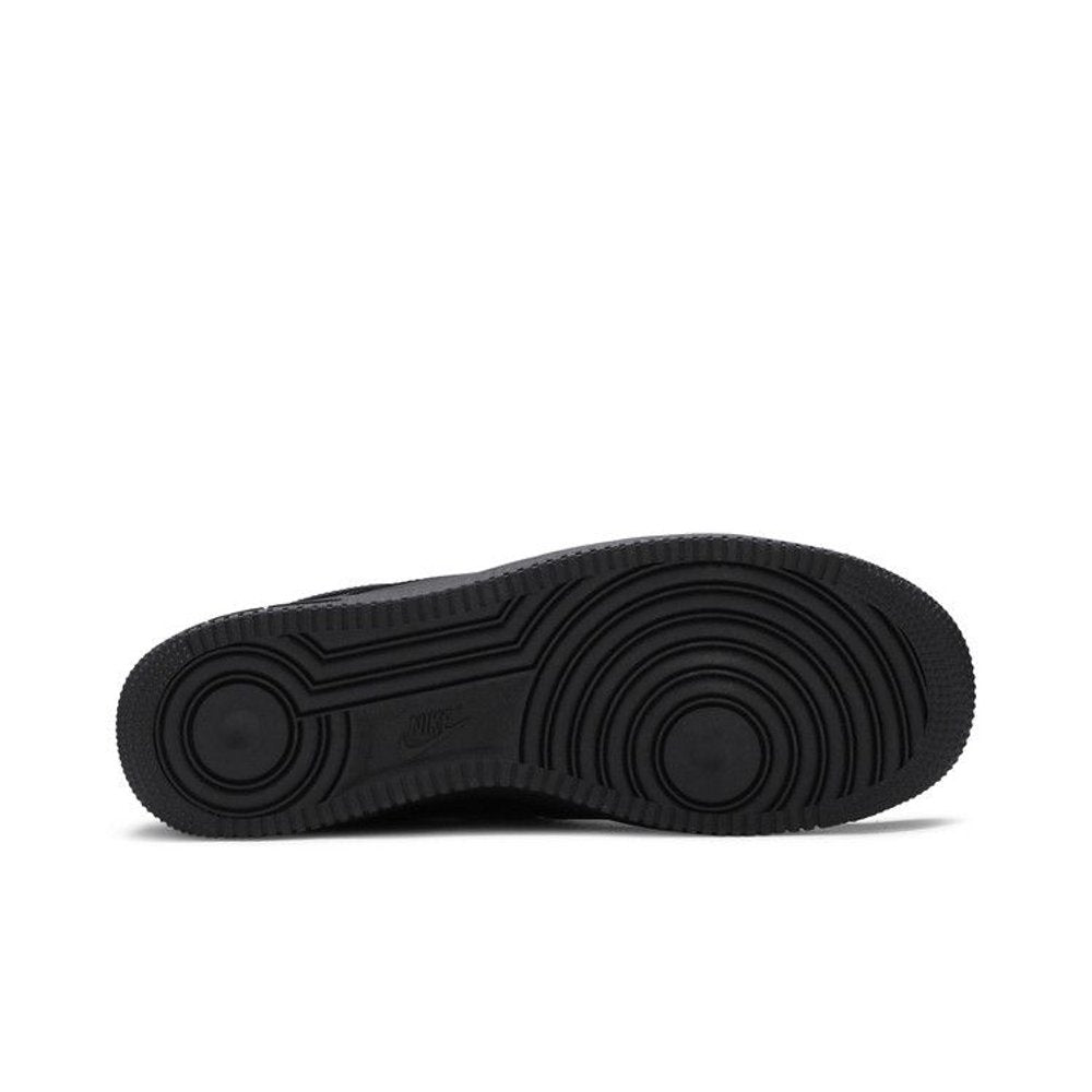Nike Air Force 1 Low 07 Black – zadní pohled | Purekickz