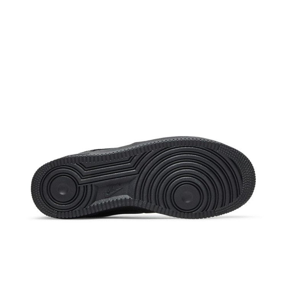 Nike Air Force 1 Low '07 Black (W) – zadní pohled | Purekickz