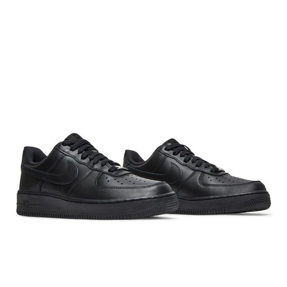 Nike Air Force 1 Low '07 Black (W) – lifestyle foto | Purekickz