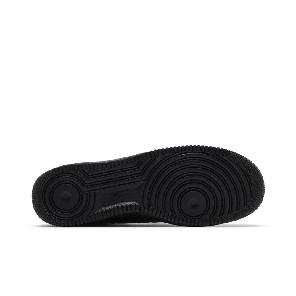 Nike Air Force 1 Low '07 Black White (2023) – zadní pohled | Purekickz