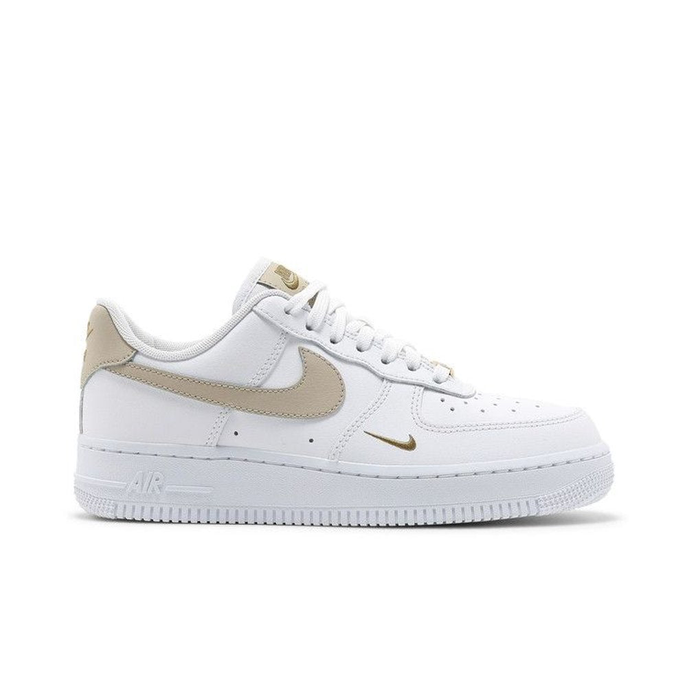 Nike Air Force 1 Low '07 Essential White Beige (W) – boční pohled | Purekickz