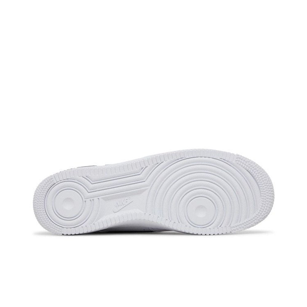 Nike Air Force 1 Low '07 FM Cut Out Swoosh White Black – zadní pohled | Purekickz