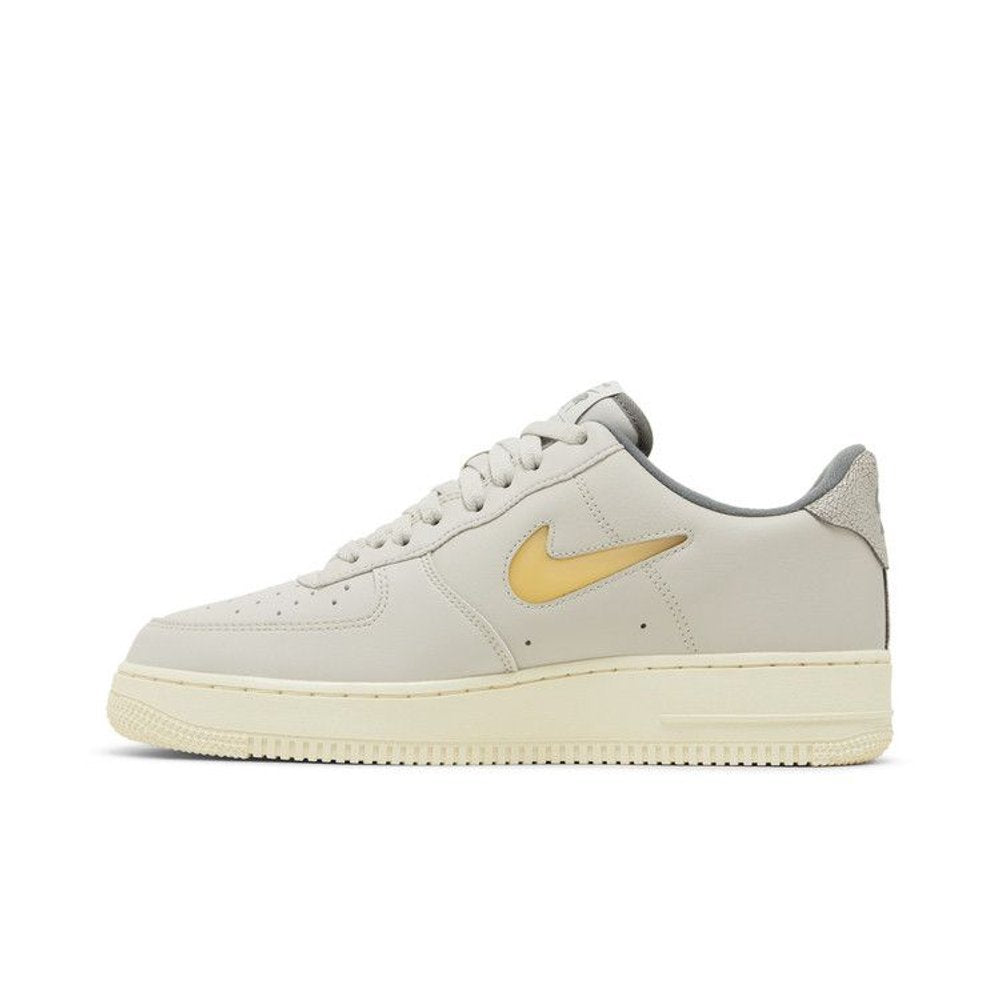 Nike Air Force 1 Low '07 Jewel Light Bone Coconut Milk – hlavní pohled | Purekickz