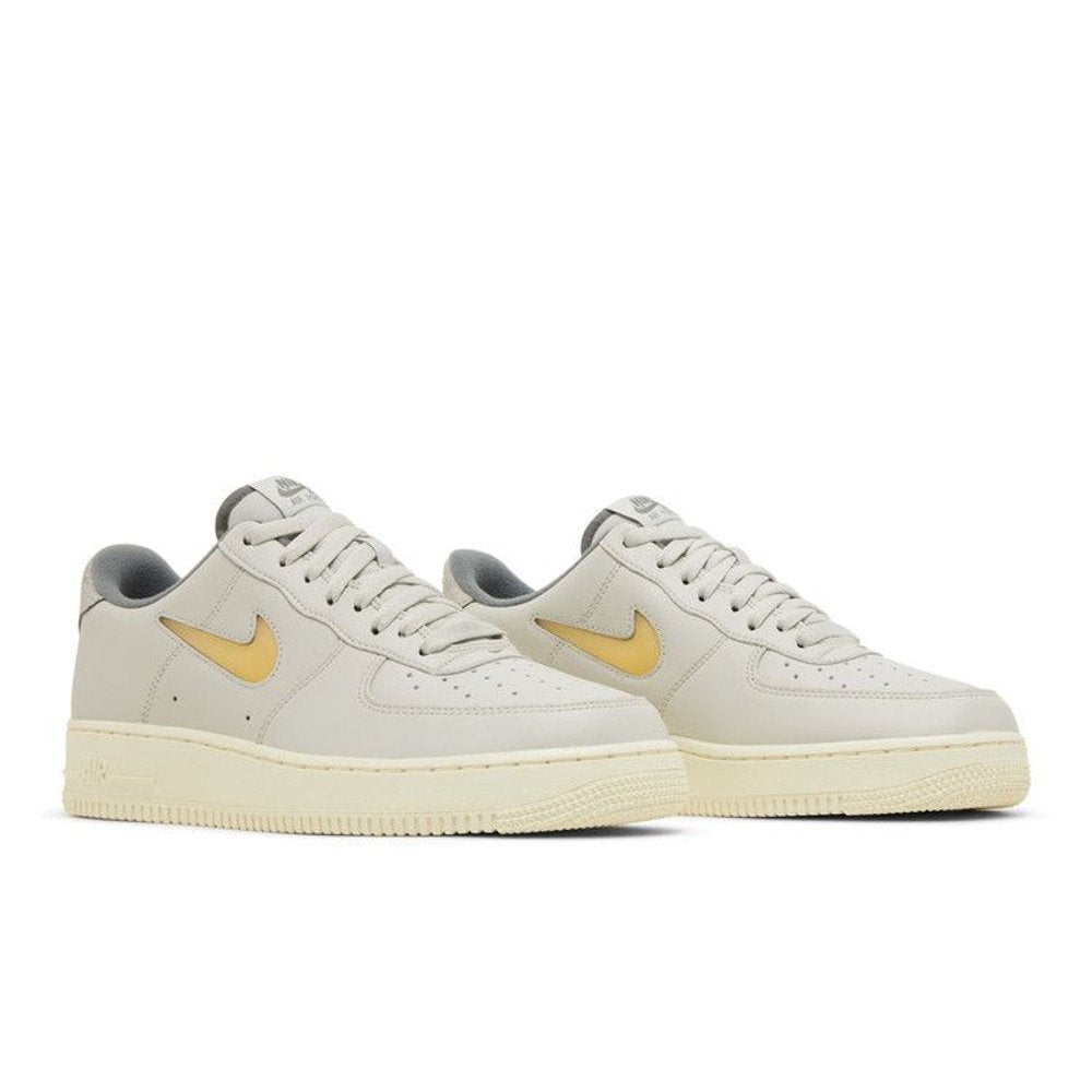 Nike Air Force 1 Low '07 Jewel Light Bone Coconut Milk – lifestyle foto | Purekickz