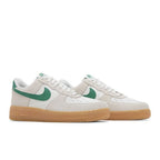 Nike Air Force 1 Low '07 LV8 Phantom Malachite Gum – lifestyle foto | Purekickz