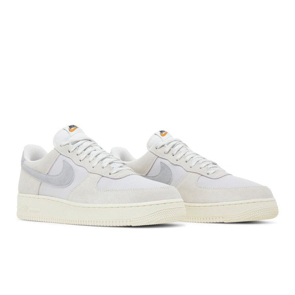 Nike Air Force 1 Low '07 LV8 Vintage Certified Fresh Photon Dust Sail – lifestyle foto | Purekickz