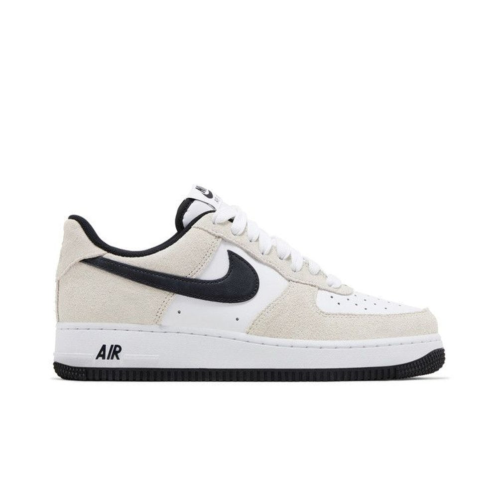 Nike Air Force 1 Low '07 LV8 White Black – boční pohled | Purekickz