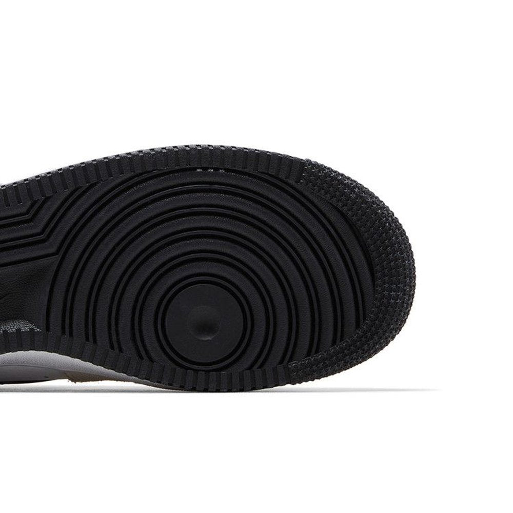 Nike Air Force 1 Low '07 LV8 White Black – pohled shora | Purekickz