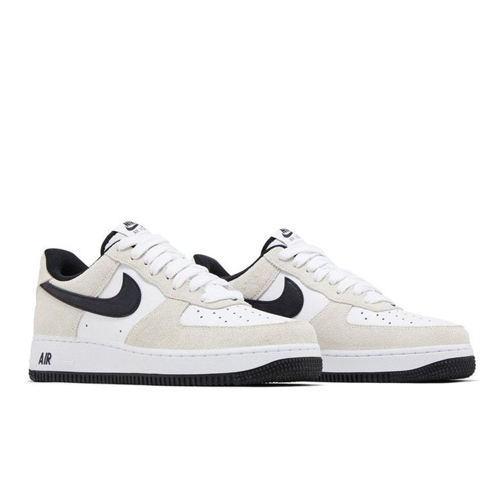 Nike Air Force 1 Low '07 LV8 White Black – lifestyle foto | Purekickz