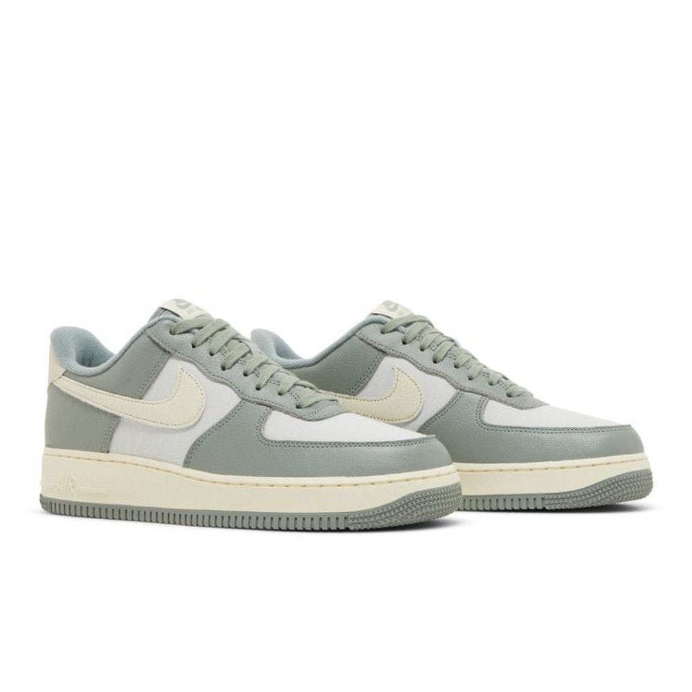 Nike Air Force 1 Low '07 LX Mica Green Coconut Milk – lifestyle foto | Purekickz