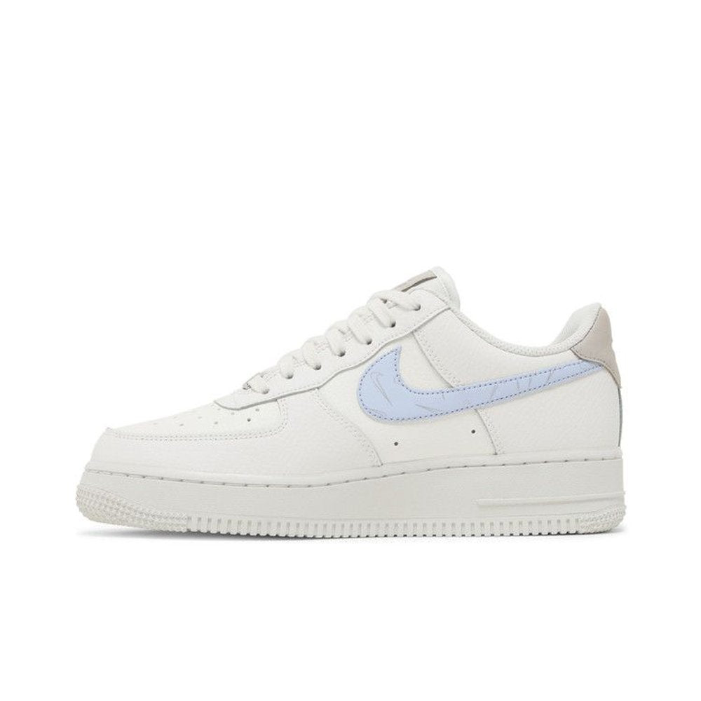Nike Air Force 1 Low '07 Mini Swooshes White Football Grey (W) – hlavní pohled | Purekickz