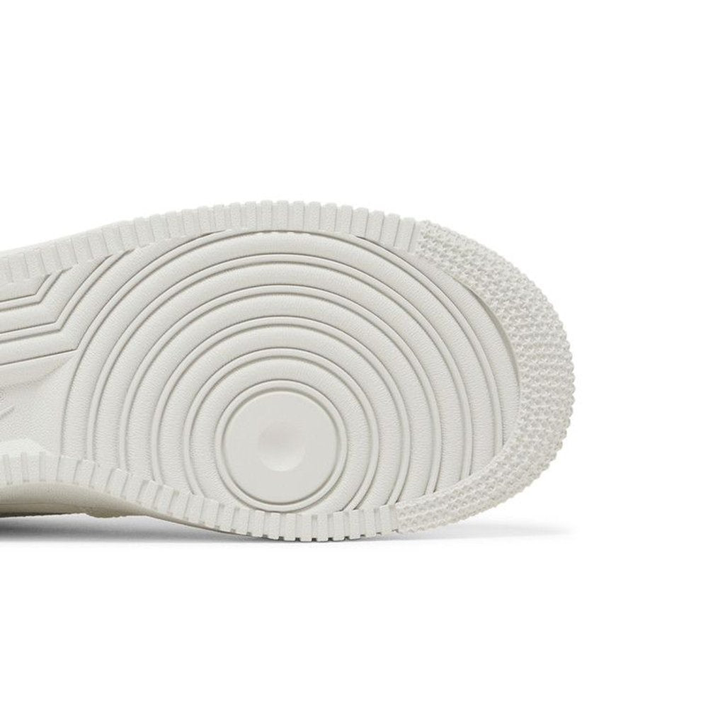 Nike Air Force 1 Low '07 Mini Swooshes White Football Grey (W) – pohled shora | Purekickz