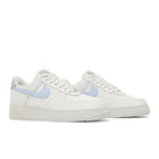 Nike Air Force 1 Low '07 Mini Swooshes White Football Grey (W) – lifestyle foto | Purekickz