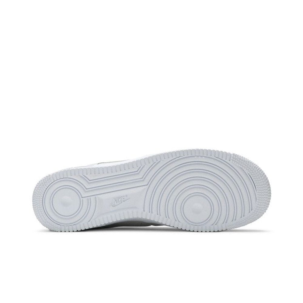 Nike Air Force 1 Low 07 Pebbled Pure Platinum – zadní pohled | Purekickz