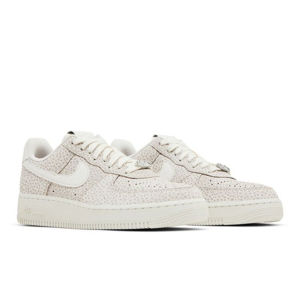 Nike Air Force 1 Low '07 PRM Safari Photon Dust (W) – lifestyle foto | Purekickz
