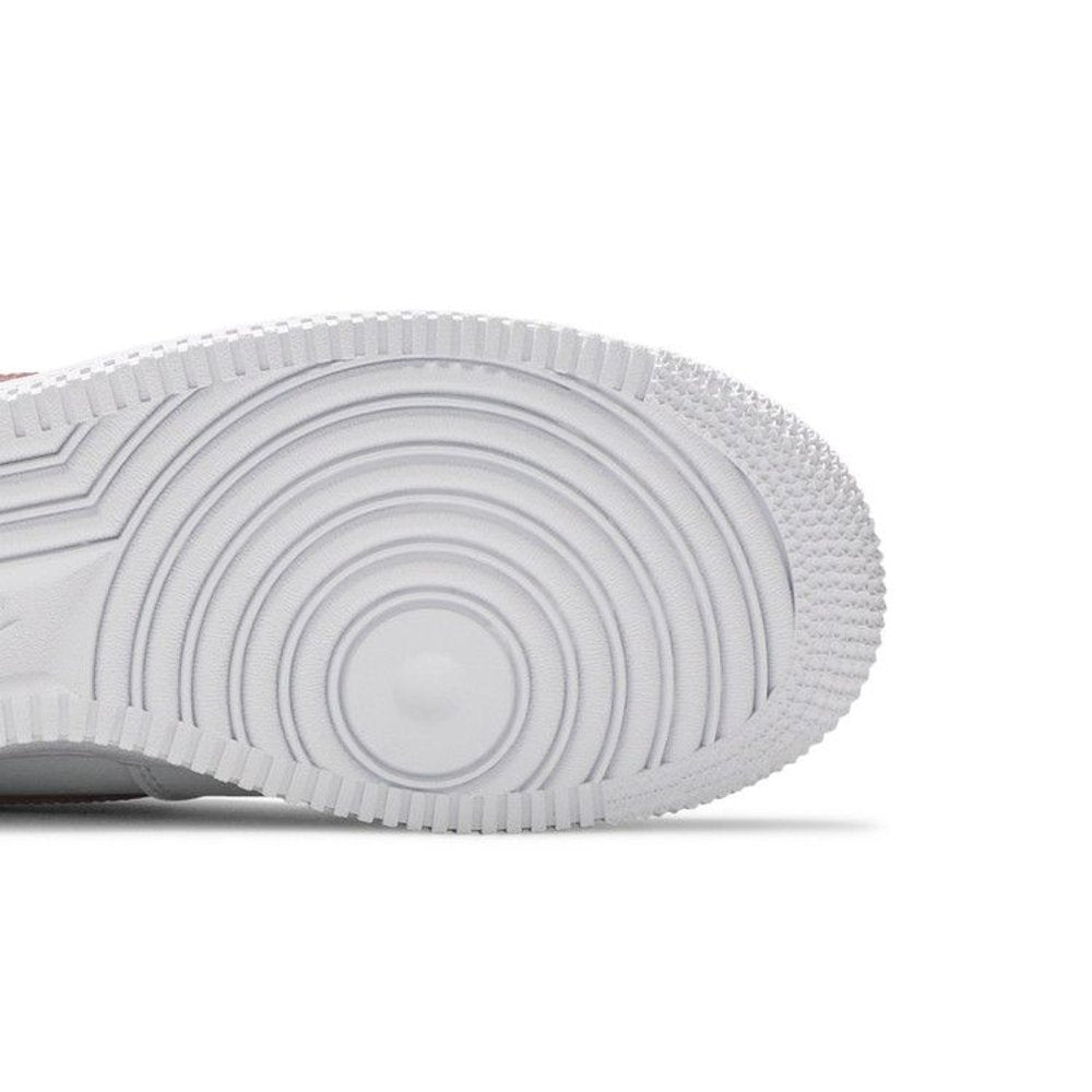 Nike Air Force 1 Low '07 Rust Pink (Women's) – pohled shora | Purekickz