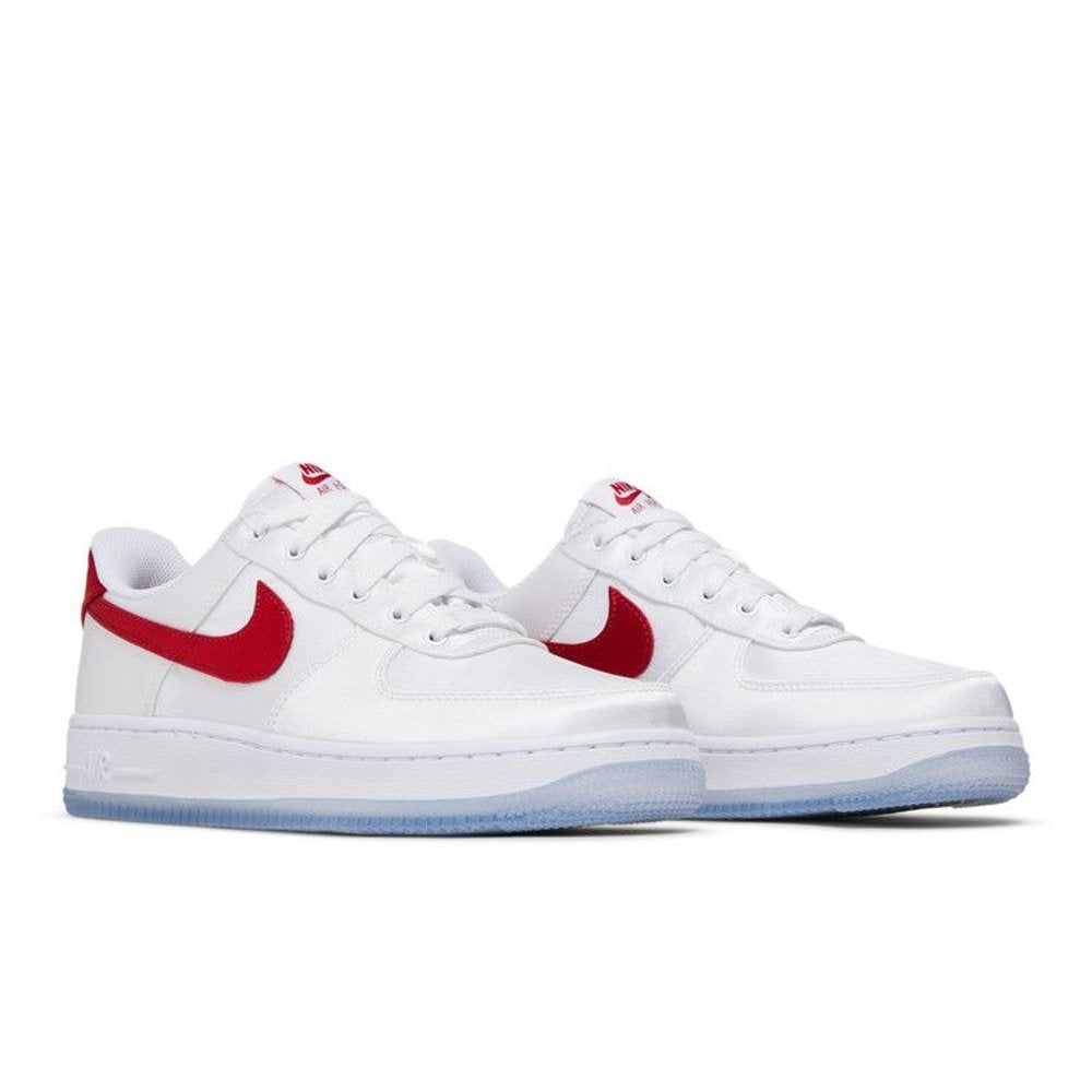 Nike Air Force 1 Low '07 Satin White Varsity Red (W) – lifestyle foto | Purekickz