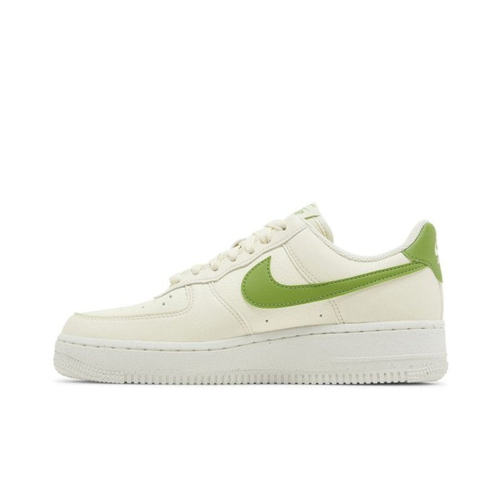 Nike Air Force 1 Low '07 SE Coconut Milk Chlorophyll (W) – hlavní pohled | Purekickz