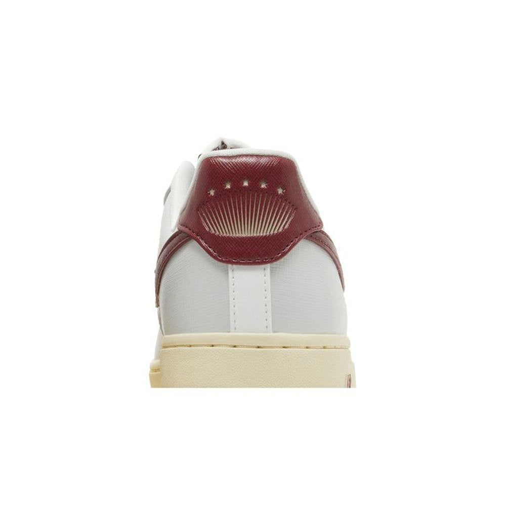 Nike Air Force 1 Low '07 SE Just Do It Photon Dust Team Red (W) – detail materiálu | Purekickz