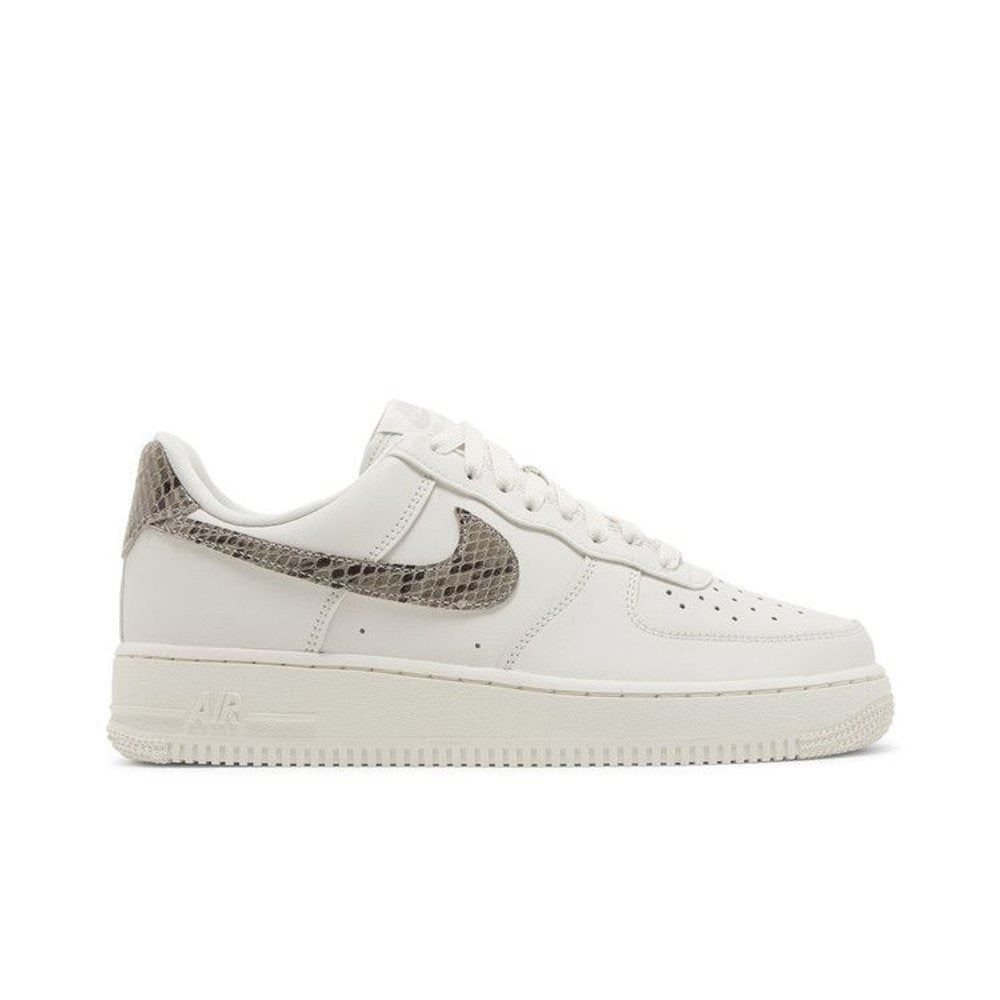 Nike Air Force 1 Low '07 Snakeskin Phantom (W) – boční pohled | Purekickz