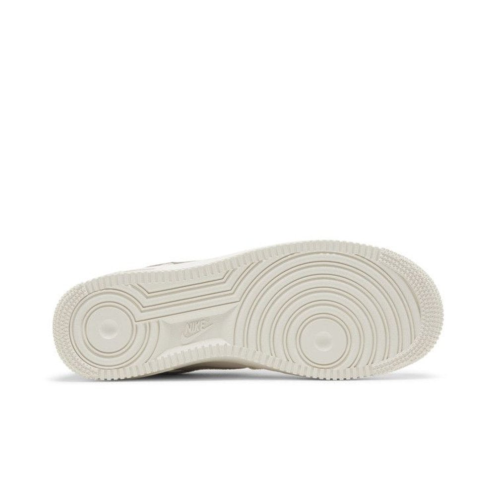Nike Air Force 1 Low '07 Snakeskin Phantom (W) – zadní pohled | Purekickz