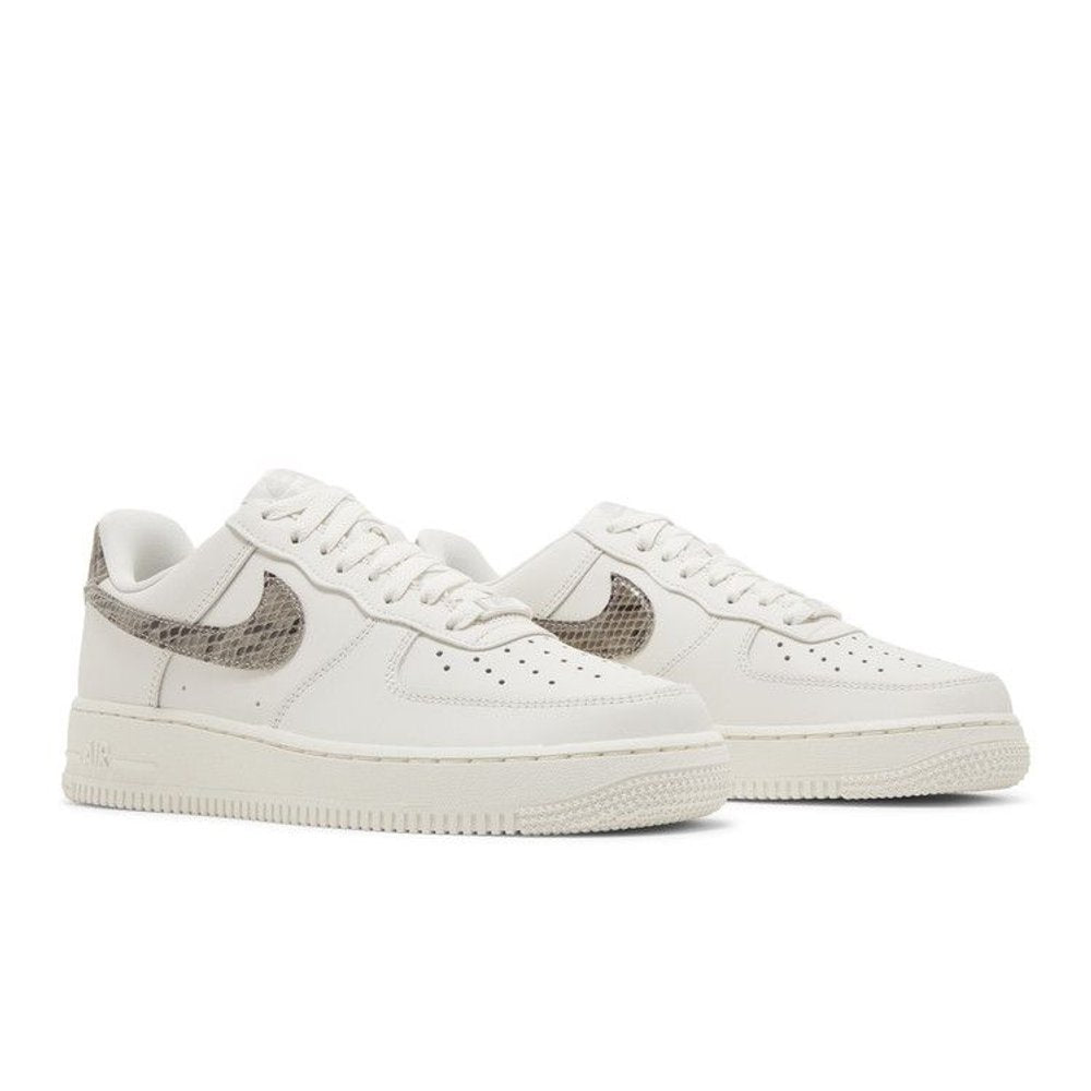 Nike Air Force 1 Low '07 Snakeskin Phantom (W) – lifestyle foto | Purekickz