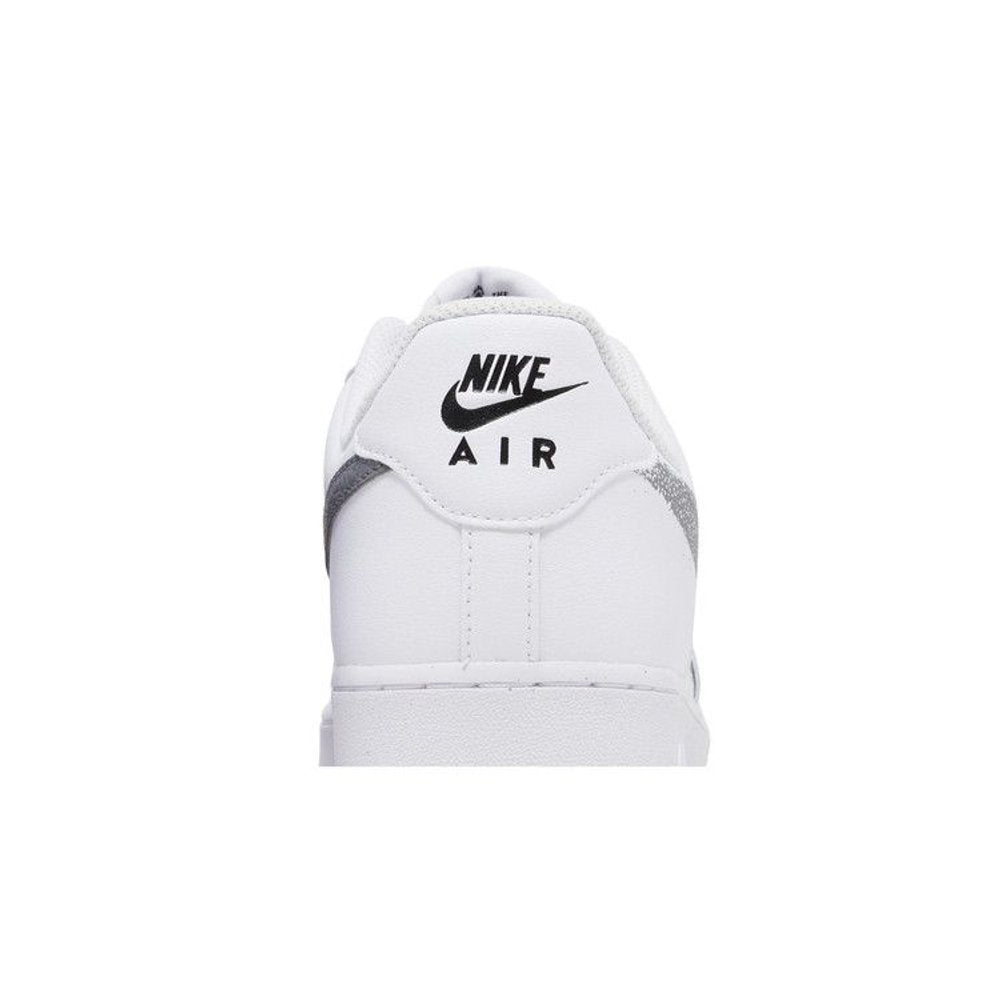 Nike Air Force 1 Low '07 Spray Paint Swoosh White Black Grey – detail materiálu | Purekickz