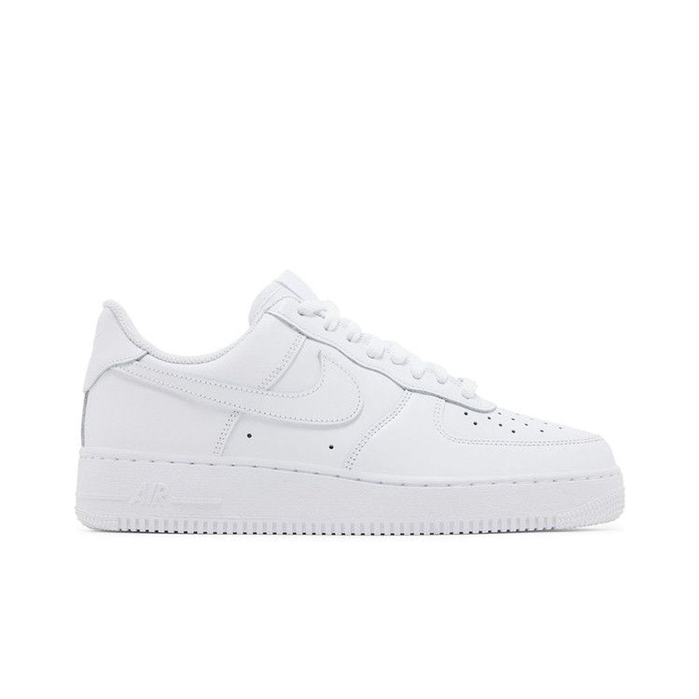 Nike Air Force 1 Low ´07 White – boční pohled | Purekickz