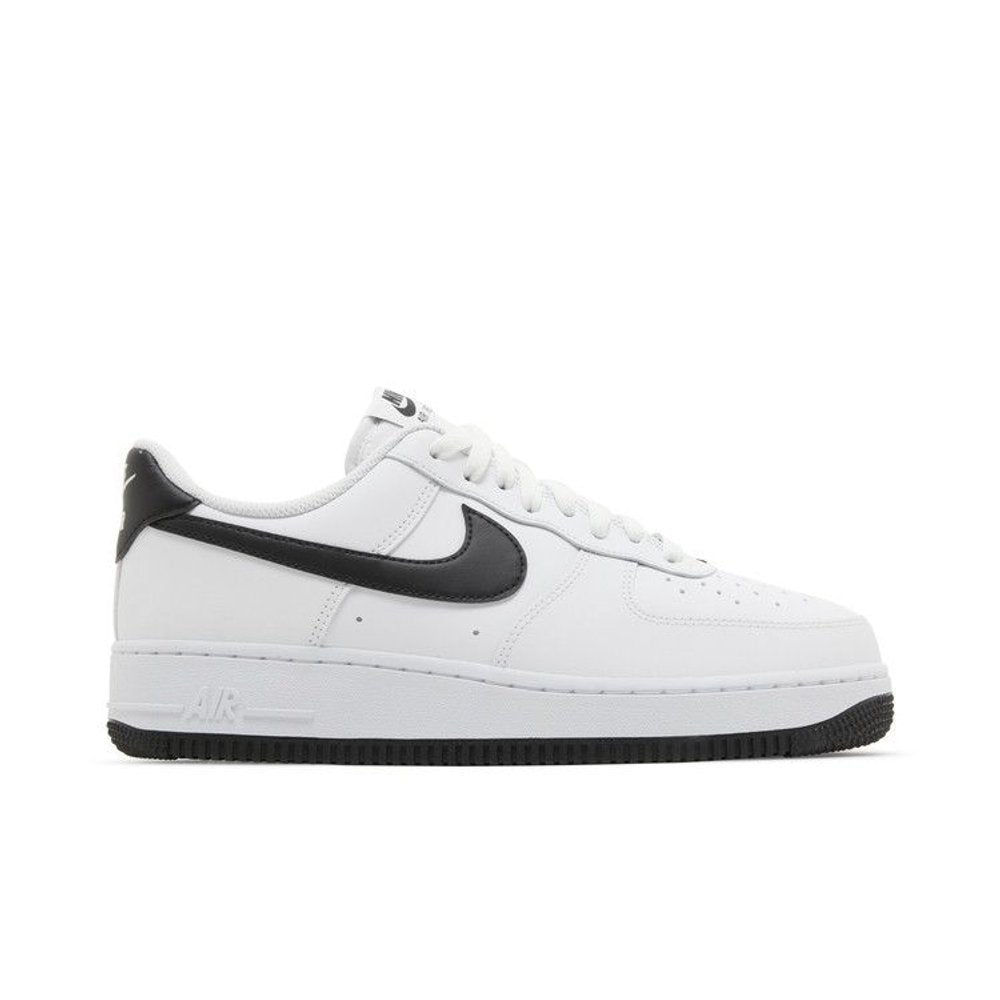 Nike Air Force 1 Low '07 White Black – boční pohled | Purekickz