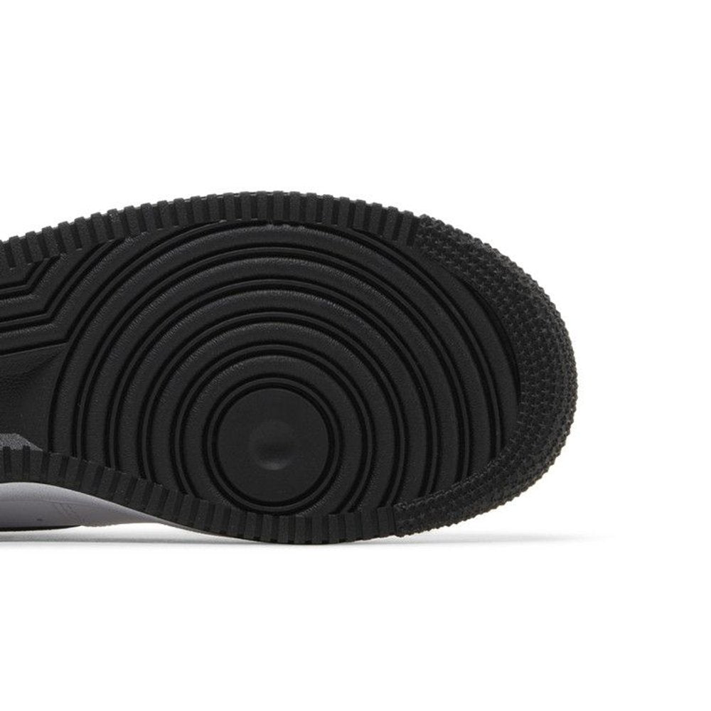 Nike Air Force 1 Low '07 White Black – pohled shora | Purekickz