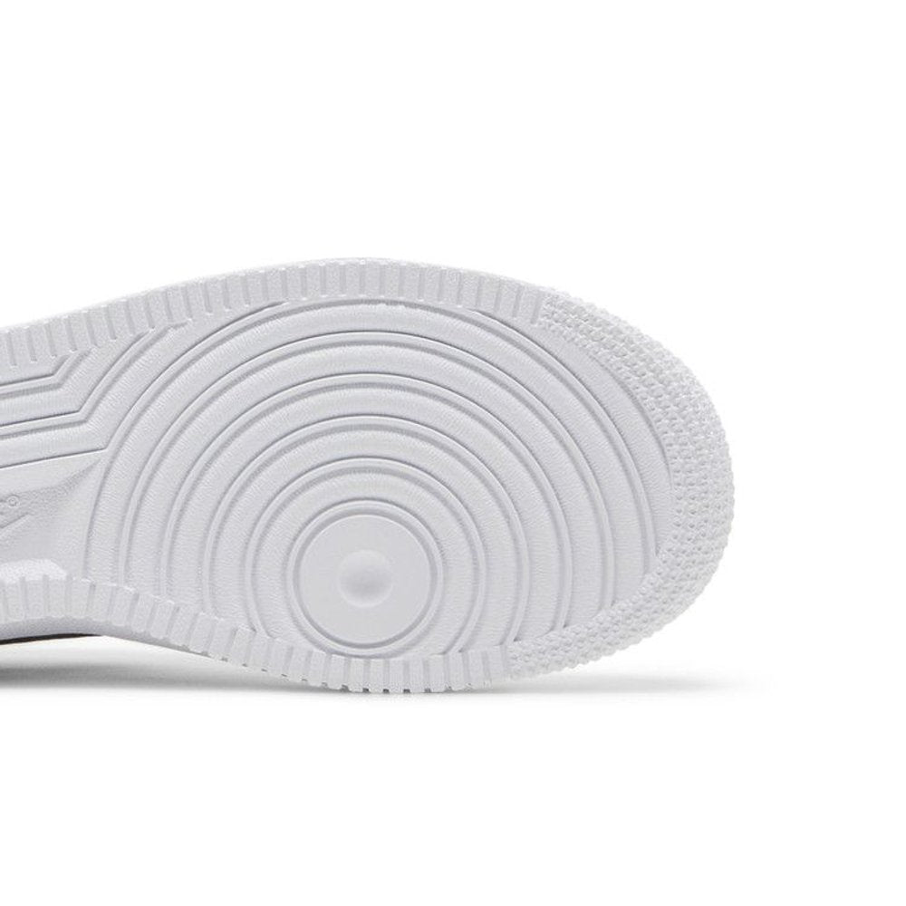 Nike Air Force 1 Low '07 White Black (W) – pohled shora | Purekickz