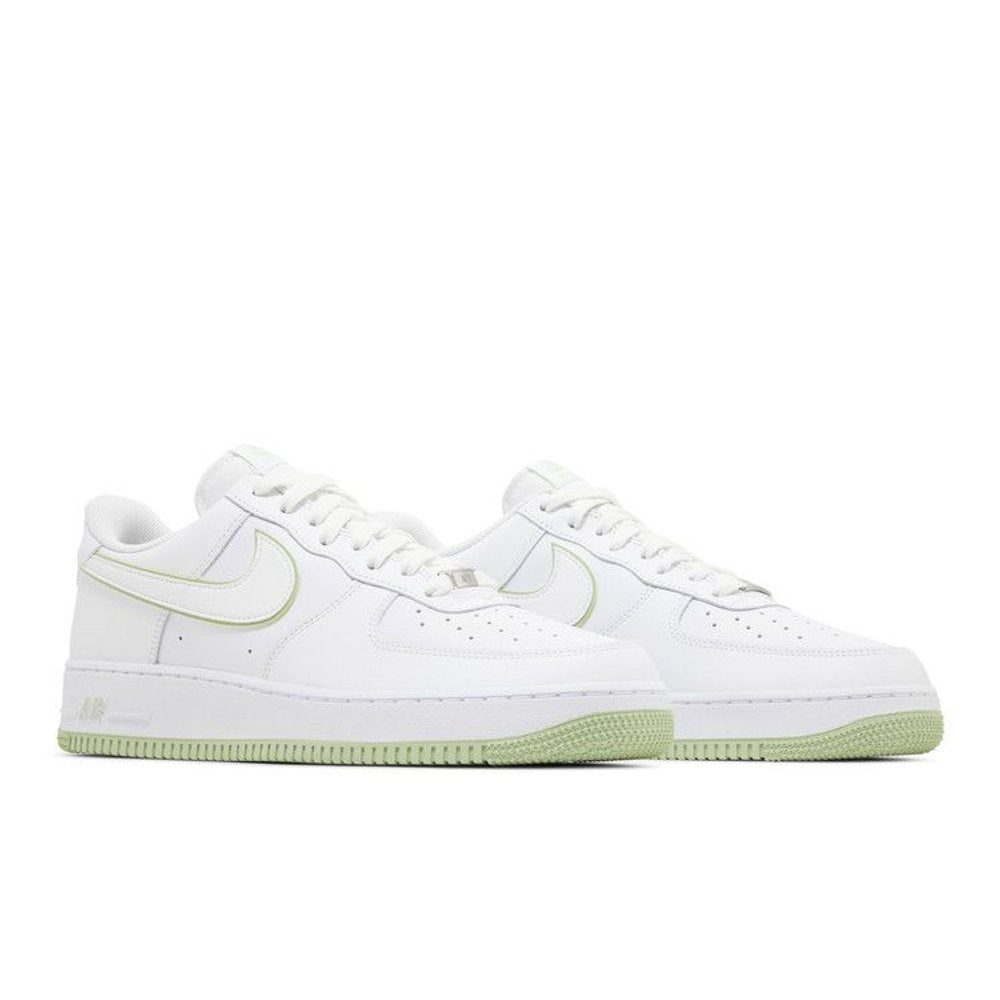 Nike Air Force 1 Low '07 White Honeydew – lifestyle foto | Purekickz