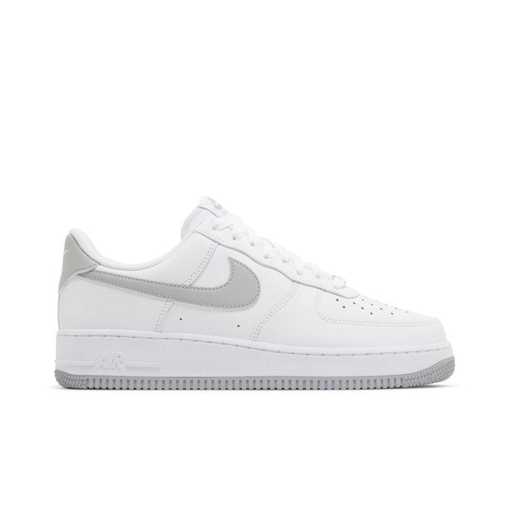 Nike Air Force 1 Low '07 White Light Smoke Grey – boční pohled | Purekickz