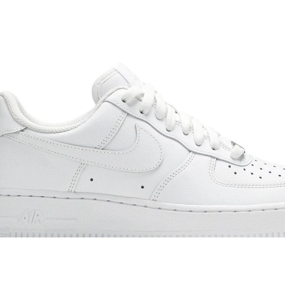 Nike Air Force 1 Low '07 White (W) – boční pohled | Purekickz