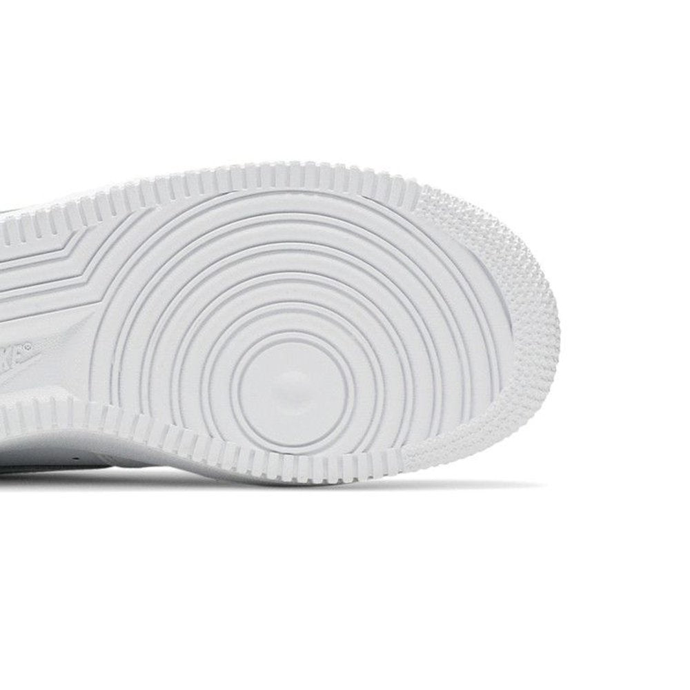 Nike Air Force 1 Low '07 White (W) – pohled shora | Purekickz