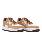 Nike Air Force 1 Low Acorn (2021) – lifestyle foto | Purekickz