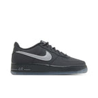 Nike Air Force 1 Low Anthracite Reflective Silver (GS) – boční pohled | Purekickz