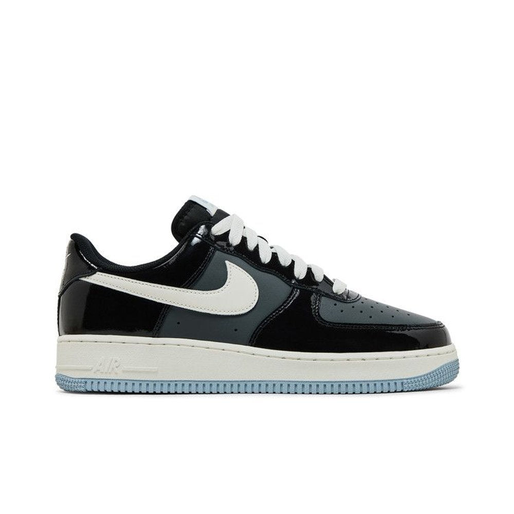 Nike Air Force 1 Low Black Iron Grey Patent – boční pohled | Purekickz
