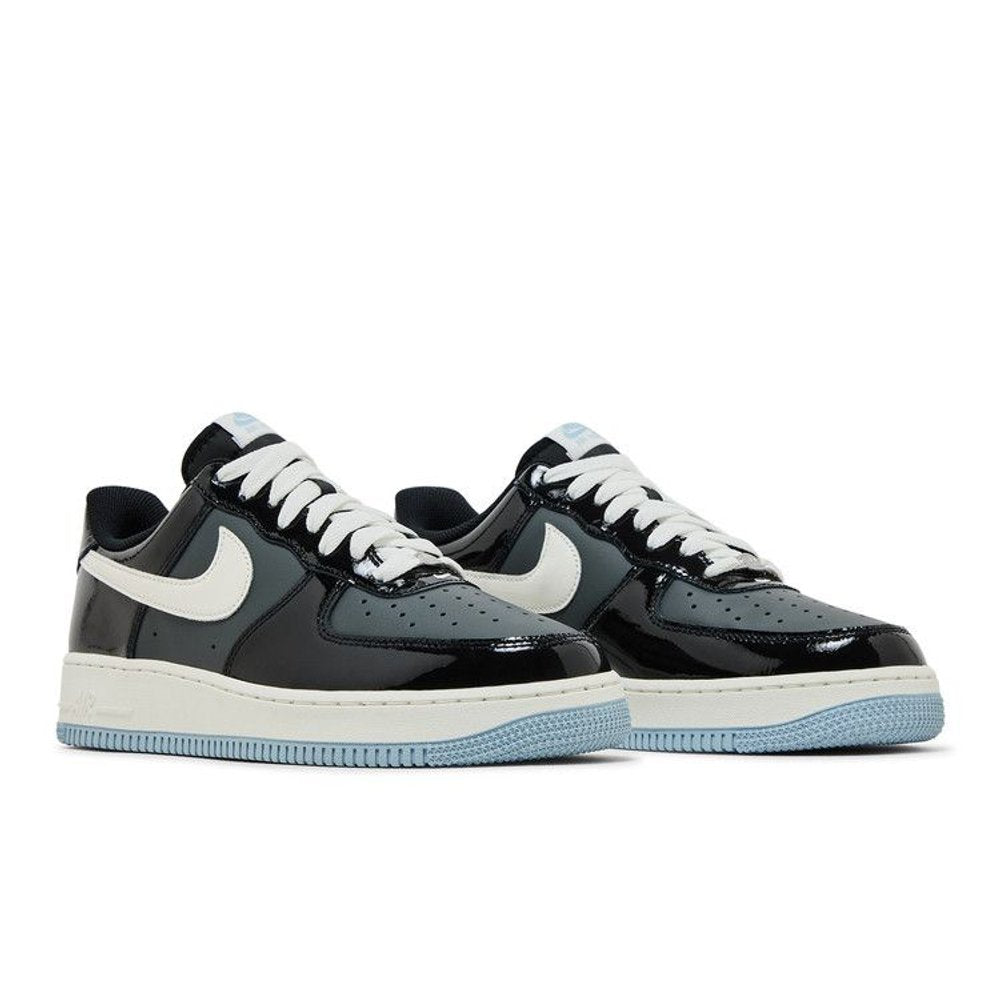 Nike Air Force 1 Low Black Iron Grey Patent – lifestyle foto | Purekickz