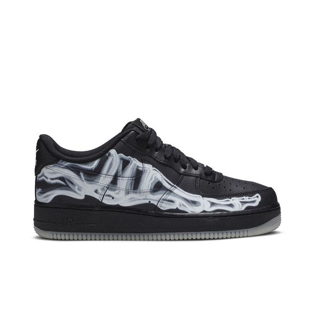 Nike Air Force 1 Low Black Skeleton Halloween (2019) – boční pohled | Purekickz