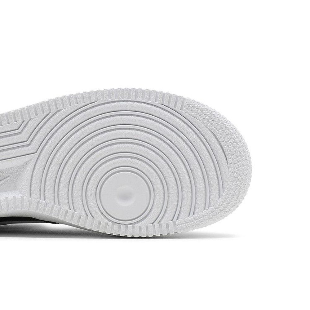 Nike Air Force 1 Low Black White (GS) – pohled shora | Purekickz