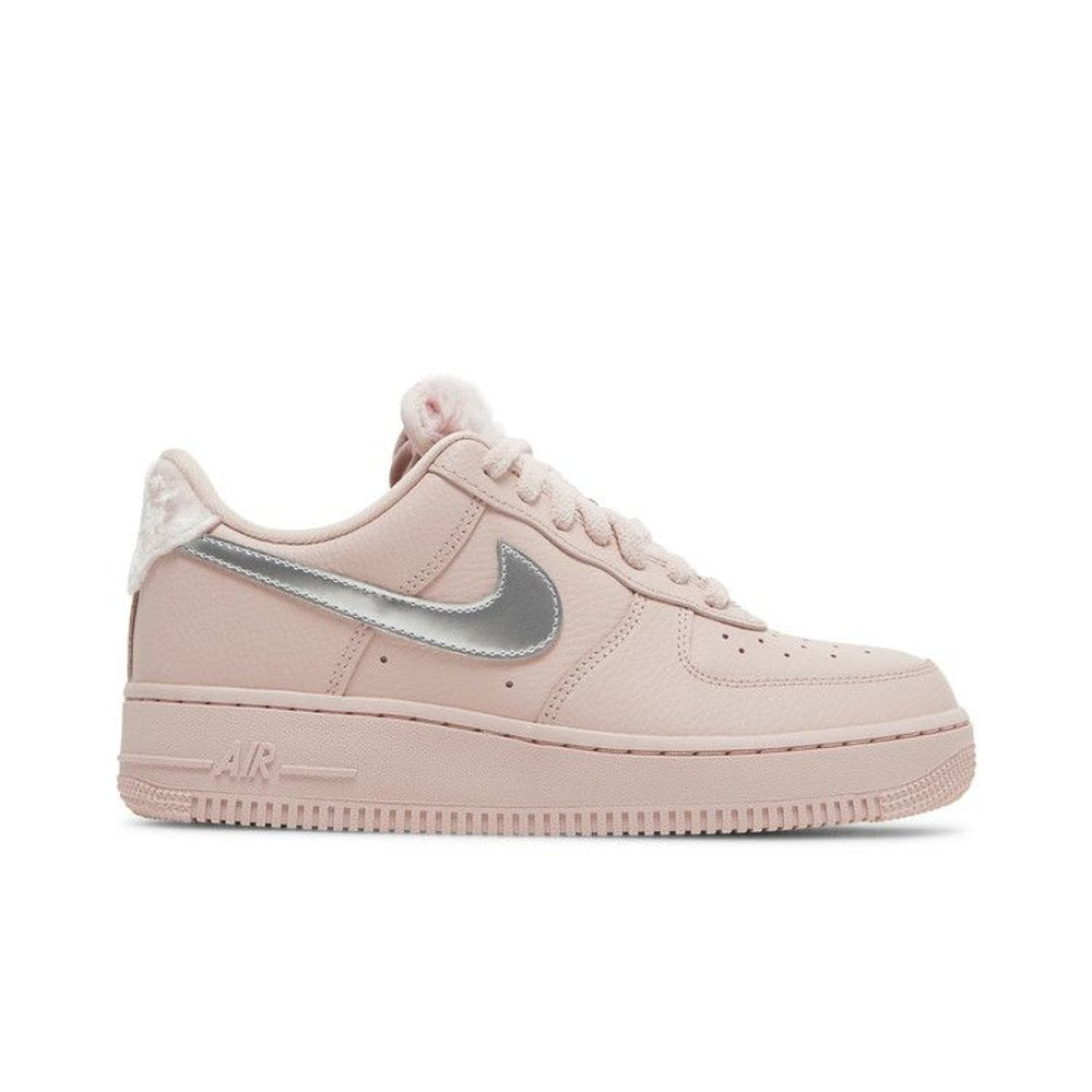 Nike Air Force 1 Low Faux Sherpa Fur – boční pohled | Purekickz
