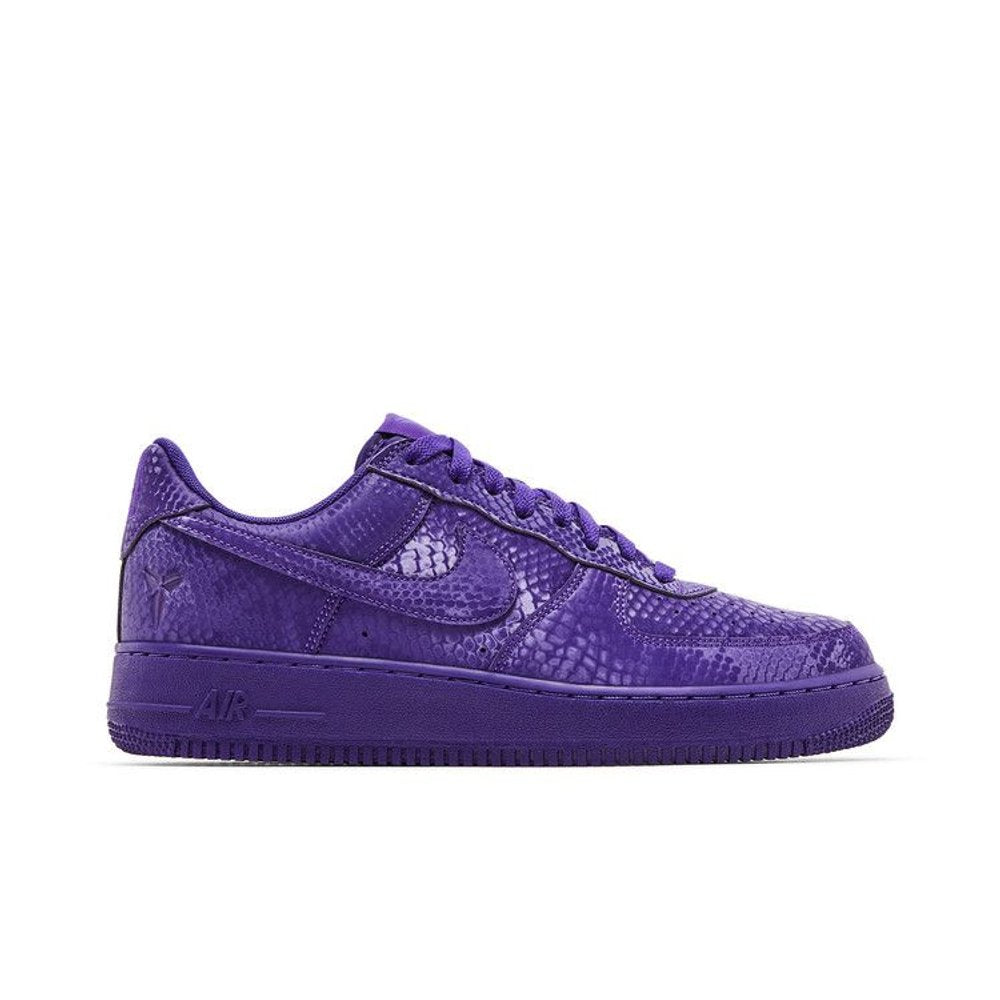 Nike Air Force 1 Low Kobe Bryant Court Purple – boční pohled | Purekickz